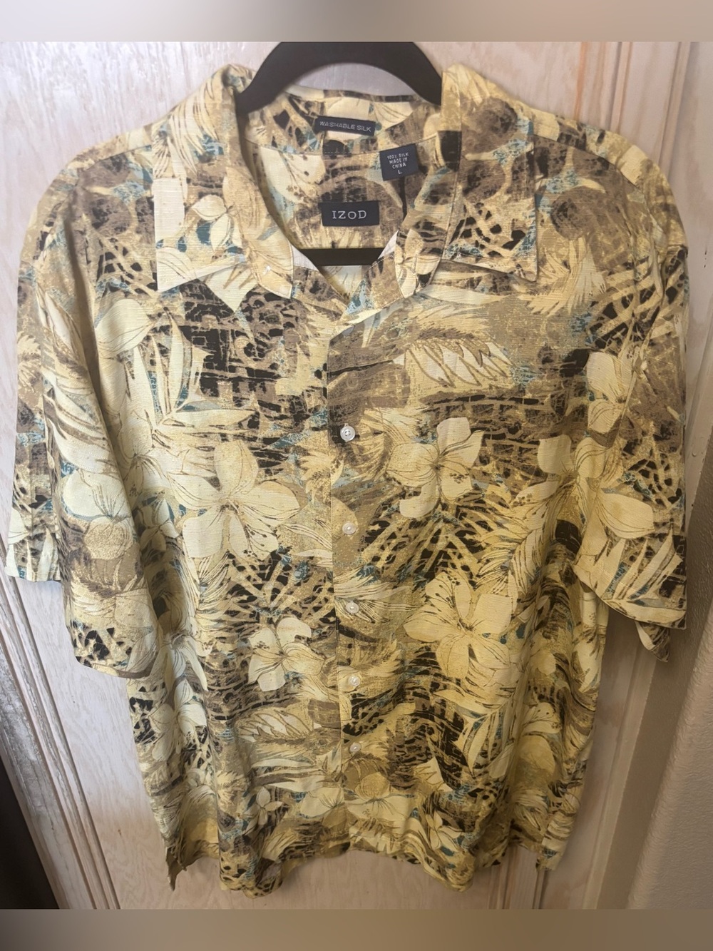 IZOD Shirt Mens Large 100% Silk Hawaiian Floral Short Sleeve Button Up Washable